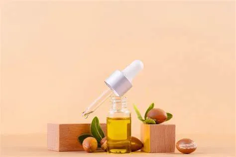 Hướng dẫn chi tiết cách dùng tinh dầu dưỡng tóc "chuẩn không cần chỉnh" tại nhà