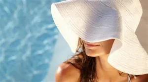 Cách bảo vệ tóc khi đi nắng
